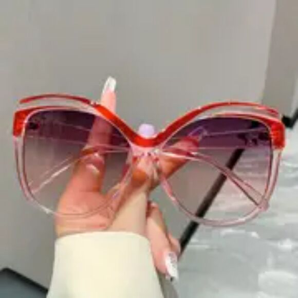 WOMEN TRANSPARENT PINK & GRAY LARGE CAT EYE SUNGLASSES - Picture 1 of 2